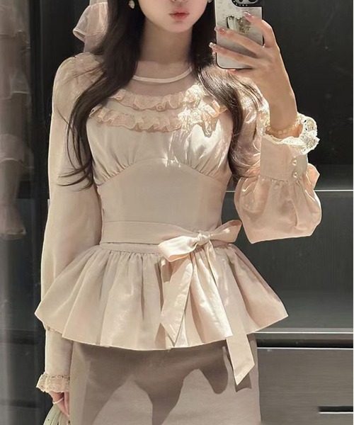 AsheKsha(アシクシャ)の「レースフリルリボンウエストマークフレアヘムトップス(シャツ/ブラウス・レディース・ピンク・M/S)」の4枚目の写真