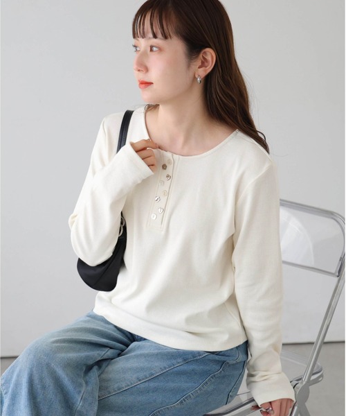 tiptop(ティップトップ)の「【WEB限定アイテム】テレコ多釦ヘンリーT(Tシャツ/カットソー・レディース・ブラック/オフホワイト・FREE)」の3枚目の写真