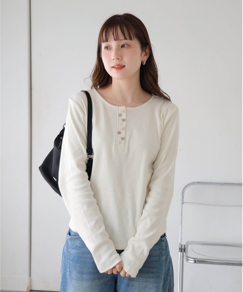 tiptop(ティップトップ)の「【WEB限定アイテム】テレコ多釦ヘンリーT(Tシャツ/カットソー・レディース・ブラック/オフホワイト・FREE)」の4枚目の写真