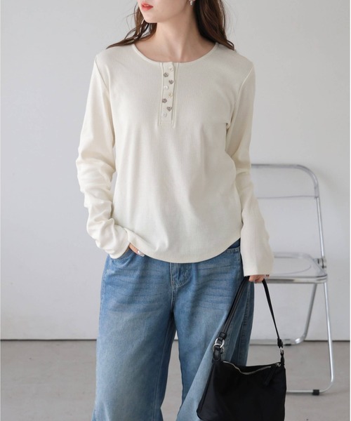 tiptop(ティップトップ)の「【WEB限定アイテム】テレコ多釦ヘンリーT(Tシャツ/カットソー・レディース・ブラック/オフホワイト・FREE)」の6枚目の写真
