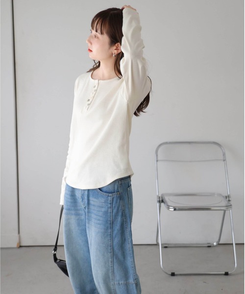 tiptop(ティップトップ)の「【WEB限定アイテム】テレコ多釦ヘンリーT(Tシャツ/カットソー・レディース・ブラック/オフホワイト・FREE)」の7枚目の写真