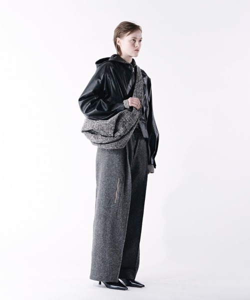 Cote&Ciel（コートエシエル）の「【cote&ciel/コートエシエル】 Hyco S Tweed Black & Cream / ショルダーバッグ（ショルダーバッグ・メンズ・グレー×ホワイト・FREE）」の2枚目の写真