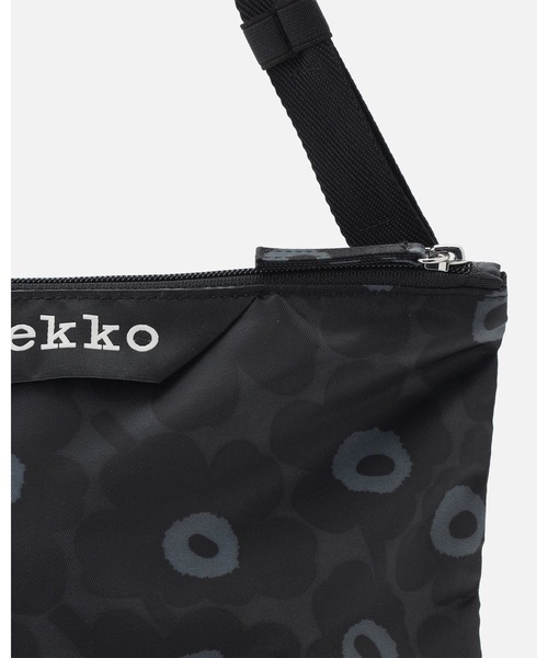 marimekko（マリメッコ）の「Unikko / Neat Crossbody M（ショルダーバッグ・レディース・ブラック・FREE）」の6枚目の写真