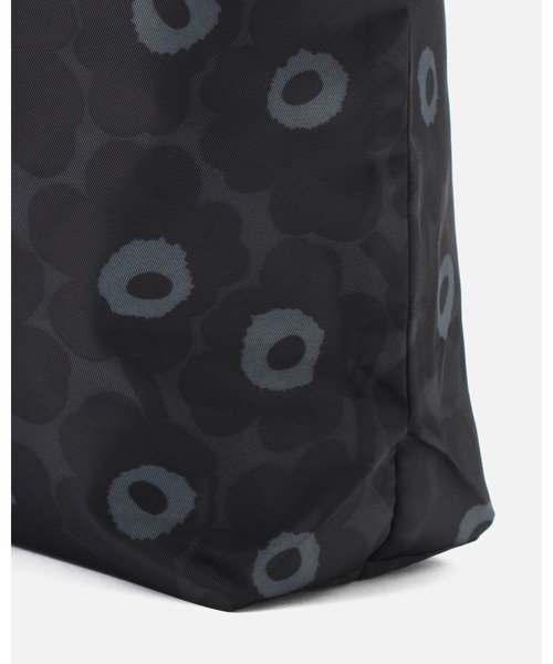 marimekko（マリメッコ）の「Unikko / Neat Crossbody M（ショルダーバッグ・レディース・ブラック・FREE）」の7枚目の写真