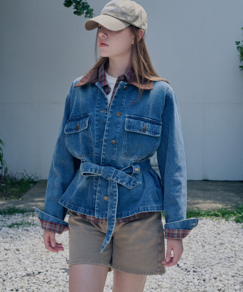 SLOWLOLLI(スローローリ)の「Belted denim jacket_2 Colors(デニムジャケット・レディース・ブラック/ブルー・FREE)」の4枚目の写真