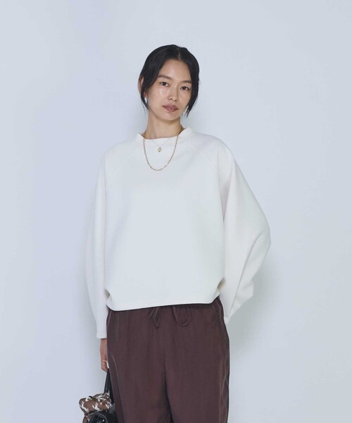 COGTHEBIGSMOKE(コグザビッグスモーク)の「<COGTHEBIGSMOKE /コグ ザ ビッグ スモーク>"OLIVIA TOP"カットソー(Tシャツ/カットソー・レディース・ライトグレー/オフホワイト・1)」の2枚目の写真