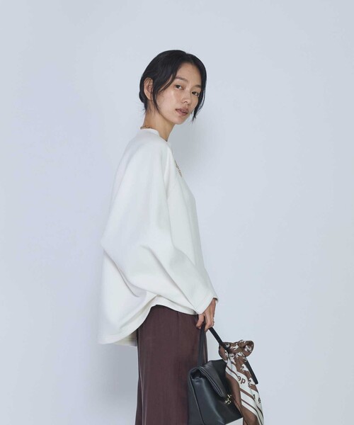 COGTHEBIGSMOKE(コグザビッグスモーク)の「<COGTHEBIGSMOKE /コグ ザ ビッグ スモーク>"OLIVIA TOP"カットソー(Tシャツ/カットソー・レディース・ライトグレー/オフホワイト・1)」の3枚目の写真
