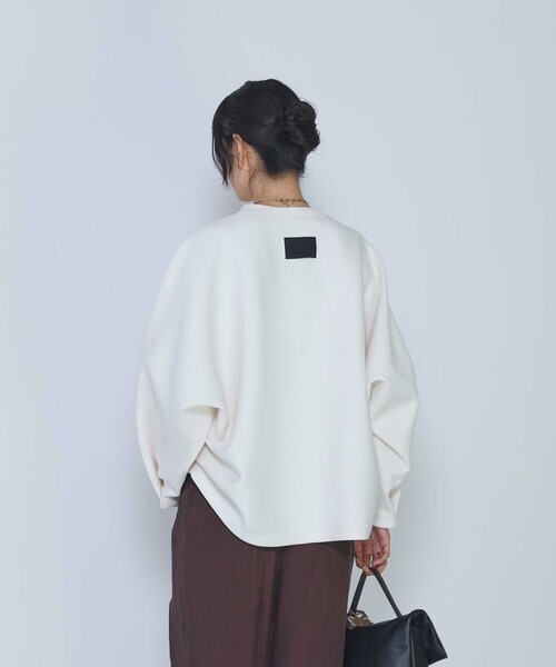 COGTHEBIGSMOKE(コグザビッグスモーク)の「<COGTHEBIGSMOKE /コグ ザ ビッグ スモーク>"OLIVIA TOP"カットソー(Tシャツ/カットソー・レディース・ライトグレー/オフホワイト・1)」の4枚目の写真