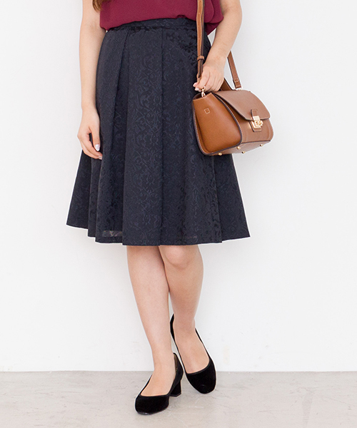 NATURAL BEAUTY BASIC(ナチュラルビューティーベーシック)の「ジャガードフレアスカート(スカート・レディース・ネイビー/ボルドー・SMALL/X-SMALL/MEDIUM)」の2枚目の写真