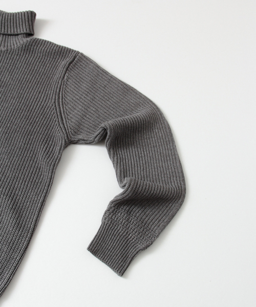 URBAN RESEARCH（アーバンリサーチ）の「UR A/C 片畦タートルネック（ニット/セーター・メンズ・ベージュ/ホワイト/ブラック/カーキ/グレー/ブラウン・LARGE/MEDIUM）」の11枚目の写真