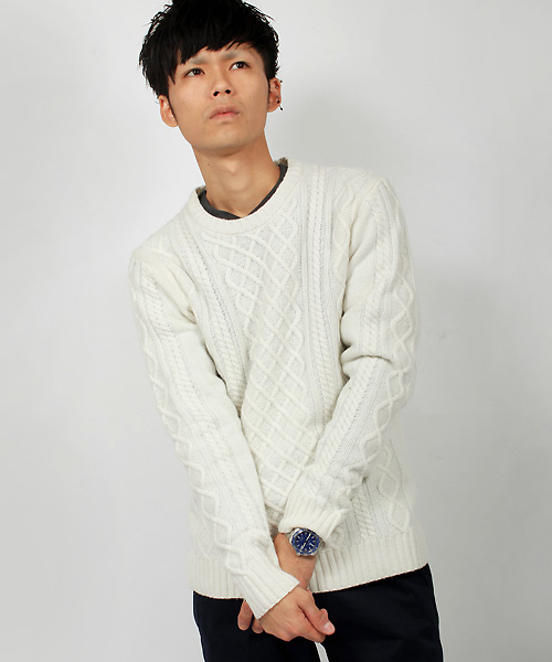 MEN'S BIGI（メンズビギ）の「アラン柄クルーネックニット/無地＆ボーダー（ニット/セーター・メンズ・グレー系その他/ホワイト系その他/グレー/ホワイト/ボルドー・S/M/L）」の2枚目の写真