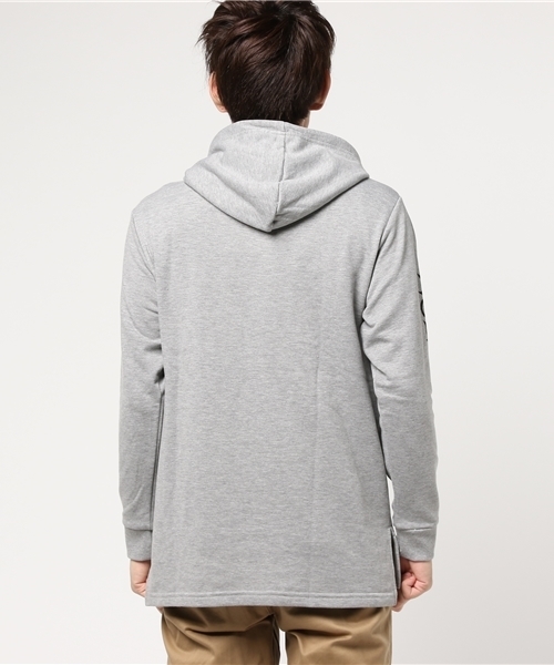 VENCEEXCHANGE（ヴァンスエクスチェンジ）の「【BITTER 1月号 掲載商品】裏毛袖プリントパーカープルオーバー              （パーカー・メンズ・グレー/ブラック・MEDIUM/LARGE）」の4枚目の写真