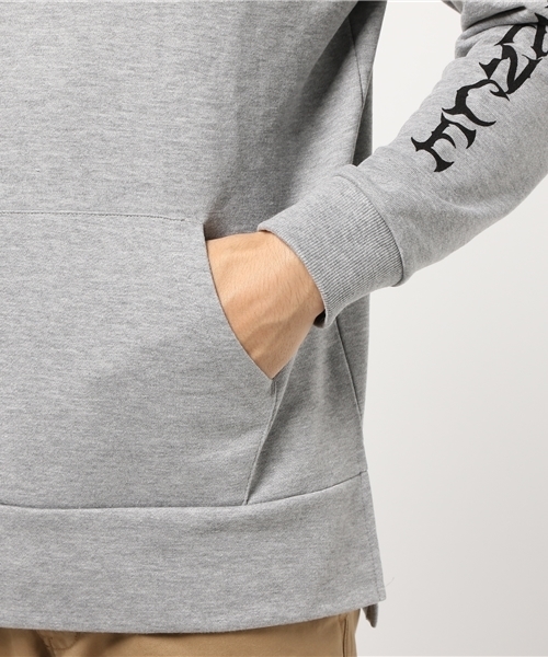 VENCEEXCHANGE（ヴァンスエクスチェンジ）の「【BITTER 1月号 掲載商品】裏毛袖プリントパーカープルオーバー              （パーカー・メンズ・グレー/ブラック・MEDIUM/LARGE）」の6枚目の写真