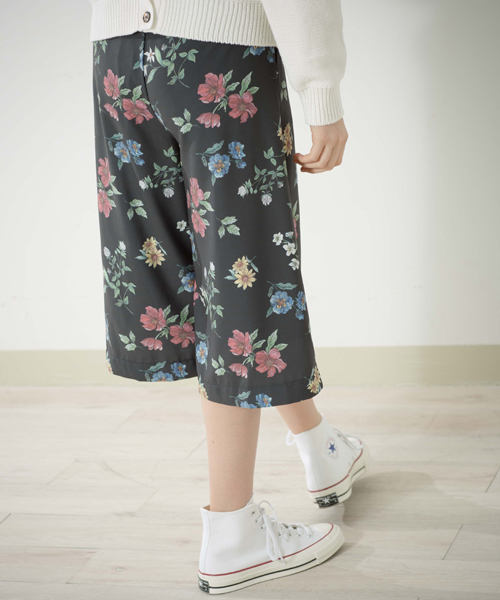 Denime(ドゥニーム)の「花柄スカンツ(その他パンツ・レディース・ブラック/ホワイト・FREE)」の8枚目の写真