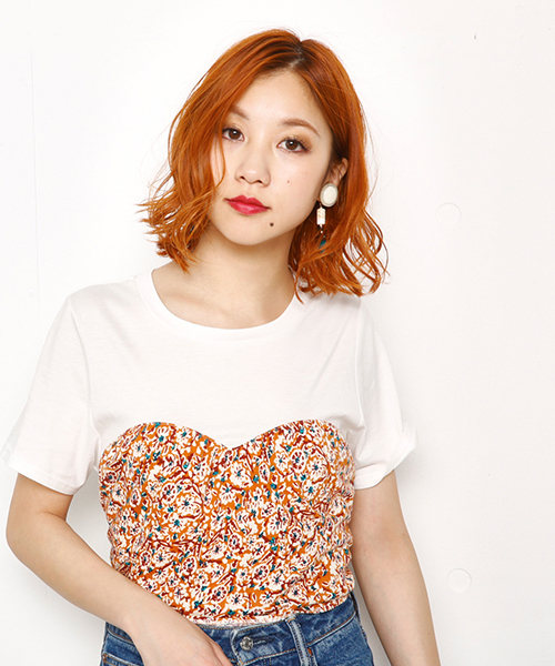 SLY（スライ）の「HIEDRA FLOR DOCKING T/SH（Tシャツ/カットソー・レディース・ブルー系その他/ホワイト/レッド系その他/オレンジ系その他・1/2）」の4枚目の写真