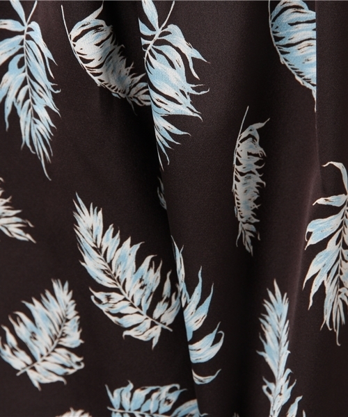 ALLEGE(アレッジ)の「【ALLEGE】 Tuck camisole(シャツ/ブラウス・レディース・ブラック/レッド・1)」の3枚目の写真