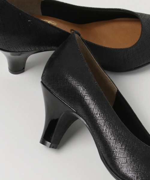 salle de bal（サルデバル）の「ビーガンレザー ポインテッドパンプス（パンプス・レディース・ブラック/グレイッシュベージュ・L/M/S）」の3枚目の写真