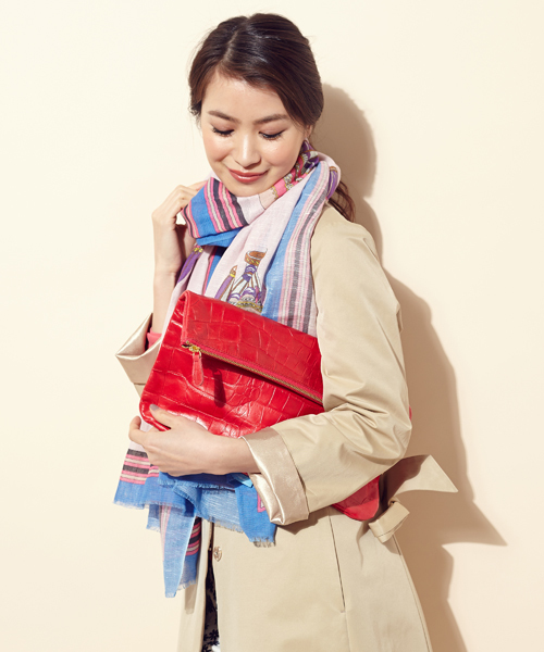 UNITED ARROWS（ユナイテッドアローズ）の「＜BARDOT ROSE(バルドロゼ＞ ジェントルクロコ BIG クラッチ† ◆¨（クラッチバッグ・レディース・ホワイト/ブラック/ベージュ/ピンク/イエロー/ロイヤルブルー/グレー/オレンジ/ネイビー/その他1/コバルトブルー/オフホワイト/ダークグレー/ワインレッド/その他2/ゴールド/その他3/その他4/その他5・フリー）」の16枚目の写真