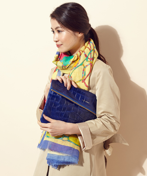 UNITED ARROWS（ユナイテッドアローズ）の「＜BARDOT ROSE(バルドロゼ＞ ジェントルクロコ BIG クラッチ† ◆¨（クラッチバッグ・レディース・ホワイト/ブラック/ベージュ/ピンク/イエロー/ロイヤルブルー/グレー/オレンジ/ネイビー/その他1/コバルトブルー/オフホワイト/ダークグレー/ワインレッド/その他2/ゴールド/その他3/その他4/その他5・フリー）」の9枚目の写真