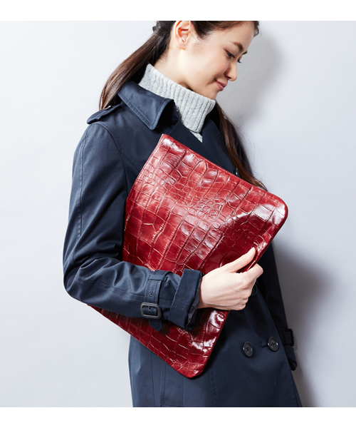 UNITED ARROWS（ユナイテッドアローズ）の「＜BARDOT ROSE(バルドロゼ＞ ジェントルクロコ BIG クラッチ† ◆¨（クラッチバッグ・レディース・ホワイト/ブラック/ベージュ/ピンク/イエロー/ロイヤルブルー/グレー/オレンジ/ネイビー/その他1/コバルトブルー/オフホワイト/ダークグレー/ワインレッド/その他2/ゴールド/その他3/その他4/その他5・フリー）」の13枚目の写真