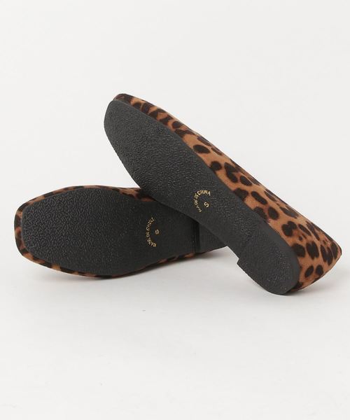 AZUL by moussy（アズールバイマウジー）の「スクエアVカットフラットパンプス（パンプス・レディース・ブラウン/ブラック/ブラウン系その他・LARGE/MEDIUM/SMALL）」の5枚目の写真