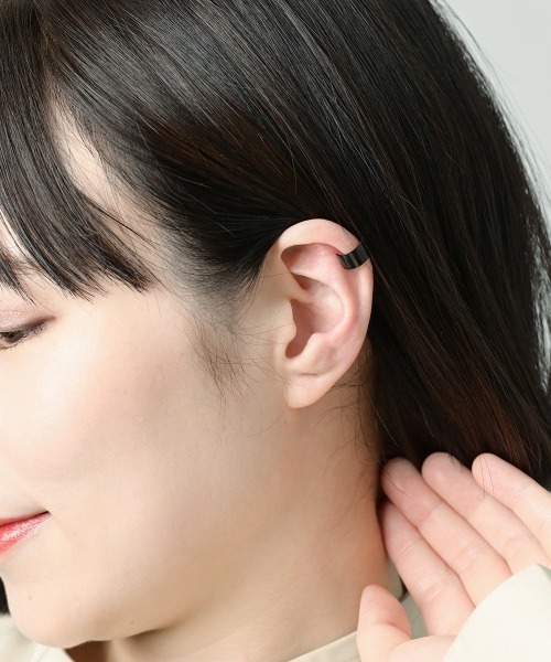 Fun & Daily(ファンアンドデイリー)の「F&D : ワイドイヤーカフ(イヤーカフ・レディース・ブラック/シルバー/ゴールド・FREE)」の8枚目の写真