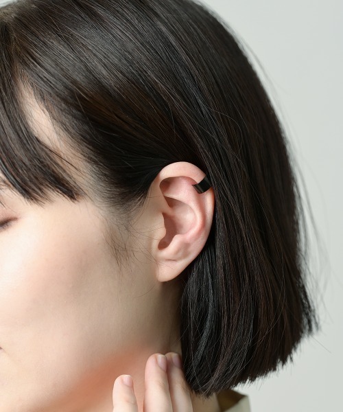 Fun & Daily(ファンアンドデイリー)の「F&D : ワイドイヤーカフ(イヤーカフ・レディース・ブラック/シルバー/ゴールド・FREE)」の10枚目の写真