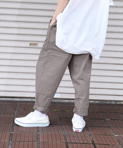 revertical(リバーティカル)の「無地 リラックス アンクル テーパードパンツ(スラックス・メンズ・ブラック/ベージュ/モカ・M/L)」の22枚目の写真