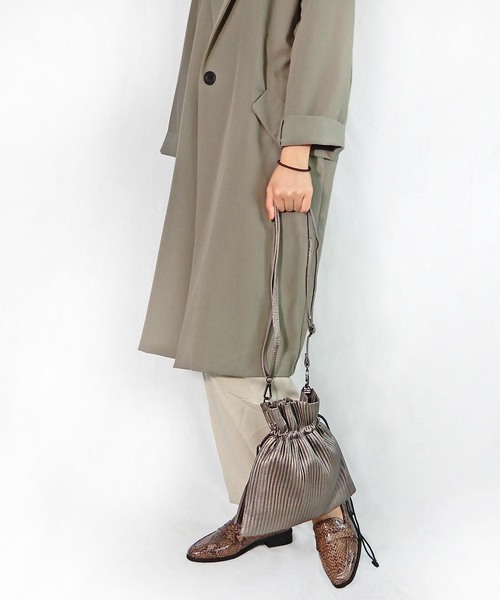 minia（ミニア）の「細プリーツミニ巾着バッグ＜ ハンドバッグ･ミニショルダー ＞　[ minia ]　≪2019AW新作≫（ハンドバッグ・レディース・ブラック/ベージュ/ブロンズ・FREE）」の22枚目の写真