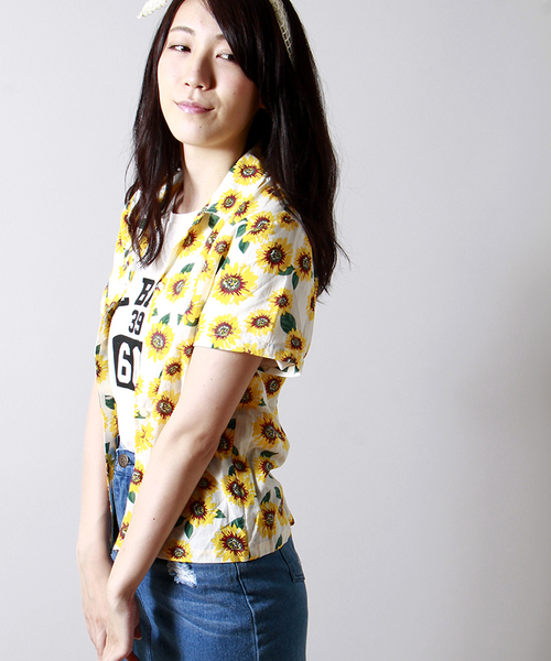 WEGO（ウィゴー）の「WEGO/ヒマワリ柄半袖シャツ（シャツ/ブラウス・レディース・オフホワイト/ブラック・FREE）」の2枚目の写真