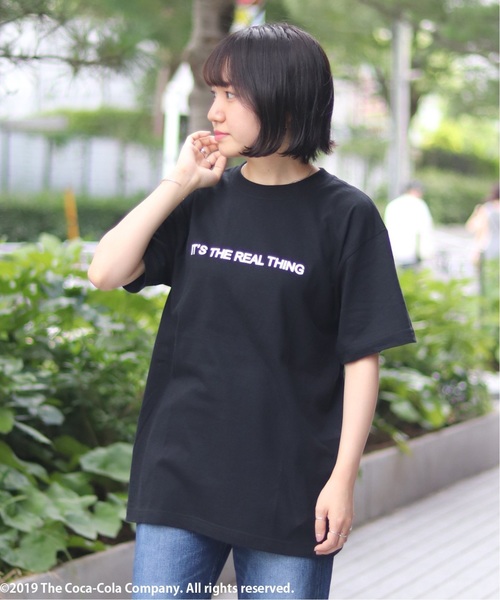 417 EDIFICE(フォーワンセブンエディフィス)の「COCA-COLA / BACK PRINT PHOTO T-SH(Tシャツ/カットソー・メンズ・ホワイト/ブラック・SMALL/MEDIUM/LARGE/X-LARGE)」の4枚目の写真