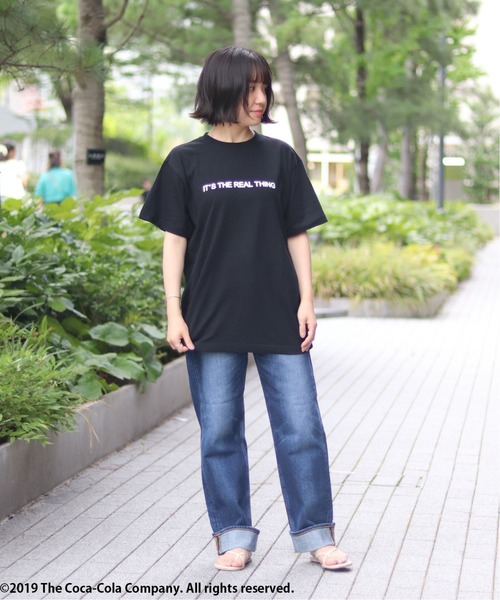 417 EDIFICE(フォーワンセブンエディフィス)の「COCA-COLA / BACK PRINT PHOTO T-SH(Tシャツ/カットソー・メンズ・ホワイト/ブラック・SMALL/MEDIUM/LARGE/X-LARGE)」の6枚目の写真