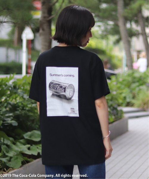 417 EDIFICE(フォーワンセブンエディフィス)の「COCA-COLA / BACK PRINT PHOTO T-SH(Tシャツ/カットソー・メンズ・ホワイト/ブラック・SMALL/MEDIUM/LARGE/X-LARGE)」の11枚目の写真