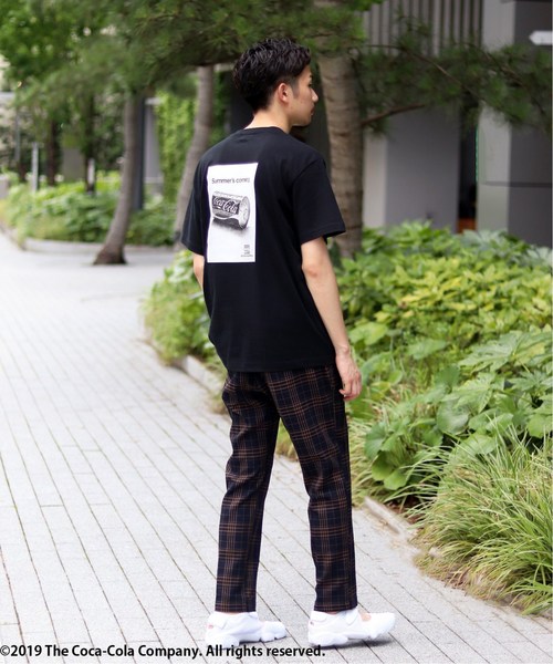 417 EDIFICE(フォーワンセブンエディフィス)の「COCA-COLA / BACK PRINT PHOTO T-SH(Tシャツ/カットソー・メンズ・ホワイト/ブラック・SMALL/MEDIUM/LARGE/X-LARGE)」の13枚目の写真