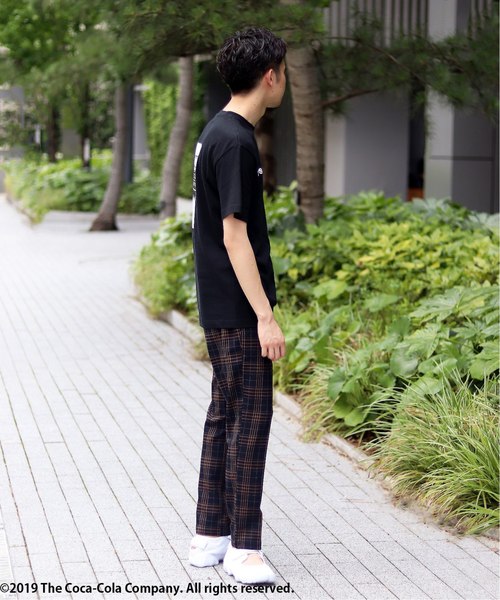 417 EDIFICE(フォーワンセブンエディフィス)の「COCA-COLA / BACK PRINT PHOTO T-SH(Tシャツ/カットソー・メンズ・ホワイト/ブラック・SMALL/MEDIUM/LARGE/X-LARGE)」の14枚目の写真