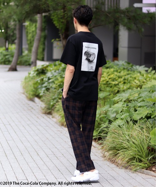 417 EDIFICE(フォーワンセブンエディフィス)の「COCA-COLA / BACK PRINT PHOTO T-SH(Tシャツ/カットソー・メンズ・ホワイト/ブラック・SMALL/MEDIUM/LARGE/X-LARGE)」の16枚目の写真