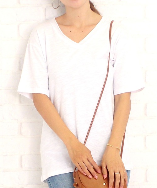 Amulet(アミュレット)の「シンプルVネックTシャツ(Tシャツ/カットソー・レディース・ワインレッド/ホワイト/ブラック/ピンク・XL/M/L)」の2枚目の写真