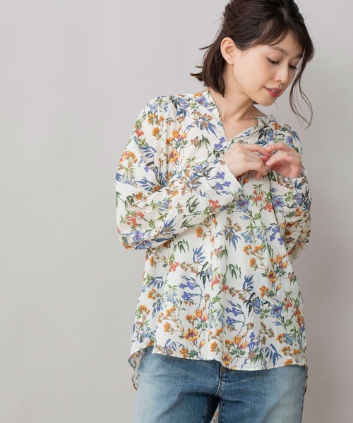 Munich（ミューニック）の「フレンチフラワープリントローン　シャーリングブラウス（シャツ/ブラウス・レディース・ネイビー/アイボリー・FREE）」の2枚目の写真