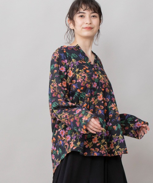 Munich（ミューニック）の「フレンチフラワープリントローン　シャーリングブラウス（シャツ/ブラウス・レディース・ネイビー/アイボリー・FREE）」の6枚目の写真