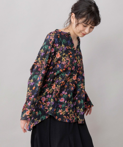 Munich（ミューニック）の「フレンチフラワープリントローン　シャーリングブラウス（シャツ/ブラウス・レディース・ネイビー/アイボリー・FREE）」の15枚目の写真