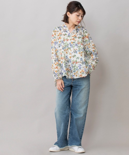 Munich（ミューニック）の「フレンチフラワープリントローン　シャーリングブラウス（シャツ/ブラウス・レディース・ネイビー/アイボリー・FREE）」の4枚目の写真