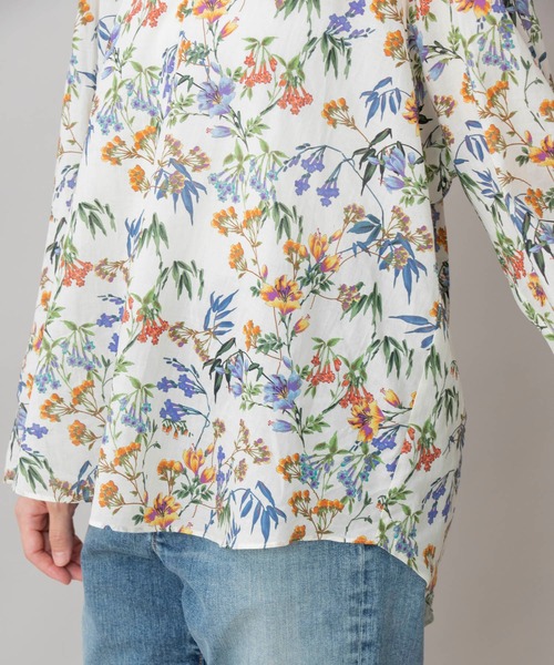 Munich（ミューニック）の「フレンチフラワープリントローン　シャーリングブラウス（シャツ/ブラウス・レディース・ネイビー/アイボリー・FREE）」の5枚目の写真