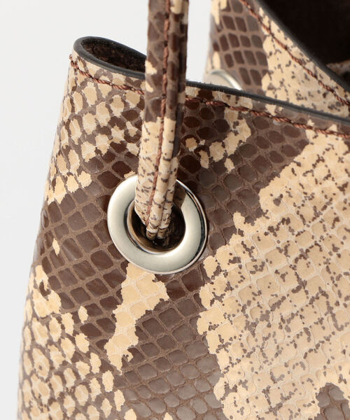 NOLLEY’S（ノーリーズ）の「【MARCO MASI/ マルコマージ】パイソン丸底巾着バッグ（ショルダーバッグ・レディース・ブラウン系その他3・FREE）」の8枚目の写真