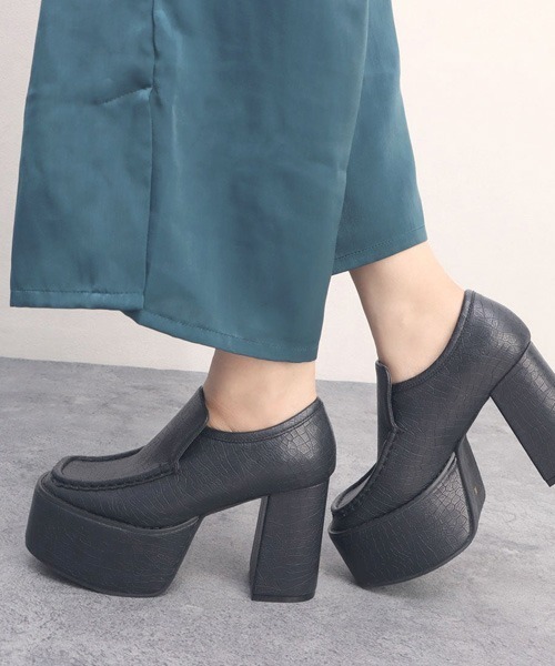 Mafmof（マフモフ）の「Mafmof(マフモフ) BLACK厚底シューズ（ローファー・レディース・ブラック/ブラック系その他・S/M/L/LL）」の2枚目の写真