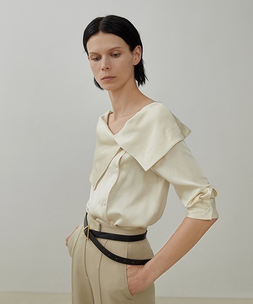 UNSPOKEN（アンスポクン）の「【UNSPOKEN】Big lapel blouse UX20S649chw（シャツ/ブラウス・レディース・ブラック/アイボリー・M/S）」の5枚目の写真