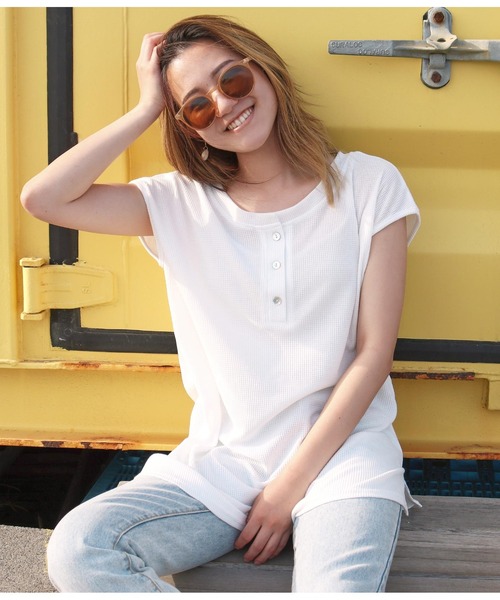 anap mimpi(アナップミンピ)の「2WAYヘンリーワッフルトップス(Tシャツ/カットソー・レディース・グレイッシュベージュ/ホワイト/ダークグレー/ネイビー・FREE)」の2枚目の写真