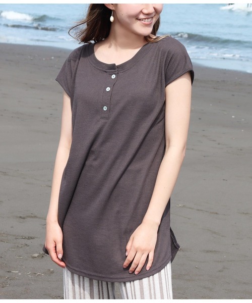 anap mimpi(アナップミンピ)の「2WAYヘンリーワッフルトップス(Tシャツ/カットソー・レディース・グレイッシュベージュ/ホワイト/ダークグレー/ネイビー・FREE)」の3枚目の写真