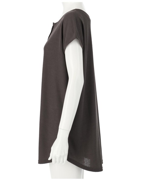 anap mimpi(アナップミンピ)の「2WAYヘンリーワッフルトップス(Tシャツ/カットソー・レディース・グレイッシュベージュ/ホワイト/ダークグレー/ネイビー・FREE)」の13枚目の写真