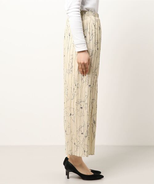 Te chichi TERRASSE(テチチテラス)の「柄アソートプリーツ加工パンツ(その他パンツ・レディース・ベージュ/ネイビー/ブラック/グリーン・フリ-)」の5枚目の写真