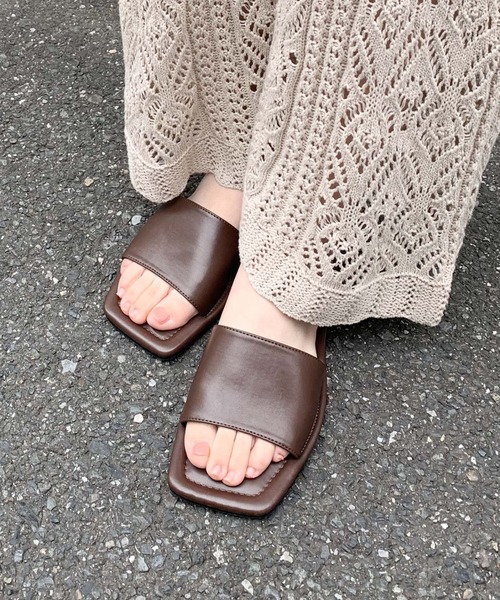 CIAOPANIC TYPY(チャオパニックティピー)の「スクエアトゥフラットサンダル(サンダル・レディース・ブラック/ブラウン/ゴールド/ブルー・38/36/37)」の1枚目の写真